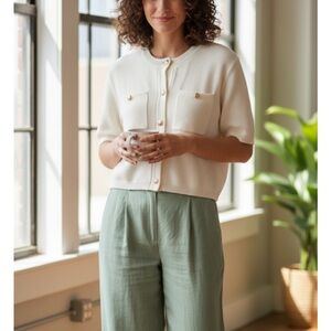 Nwt pretty garden Cream Short Sleeve Cardigan with gold buttons